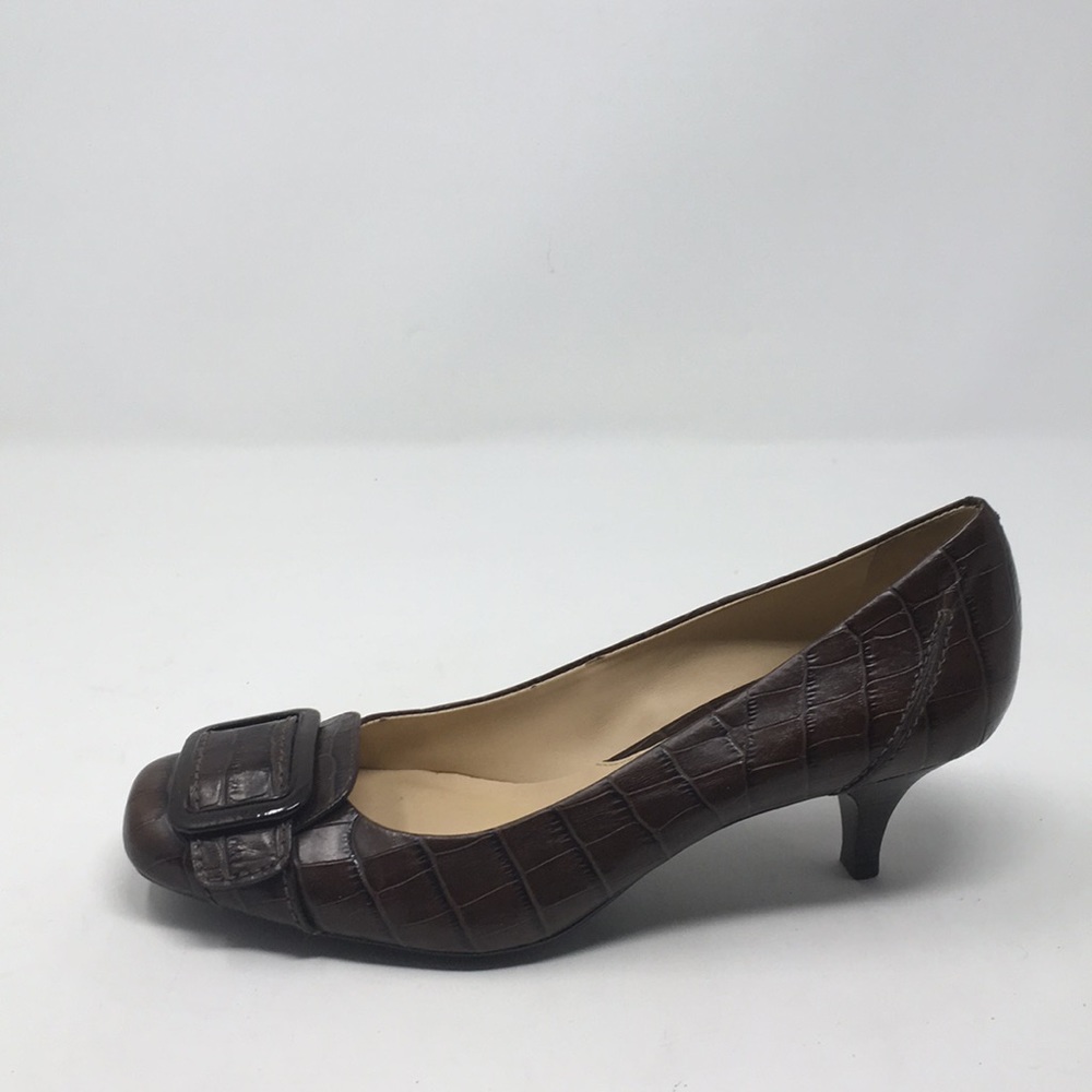 COLE HAAN BROWN KITTEN HEELS 7.5